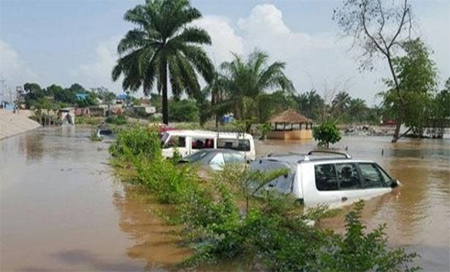 Aumentan a 44 los muertos por las lluvias torrenciales en Kinshasa